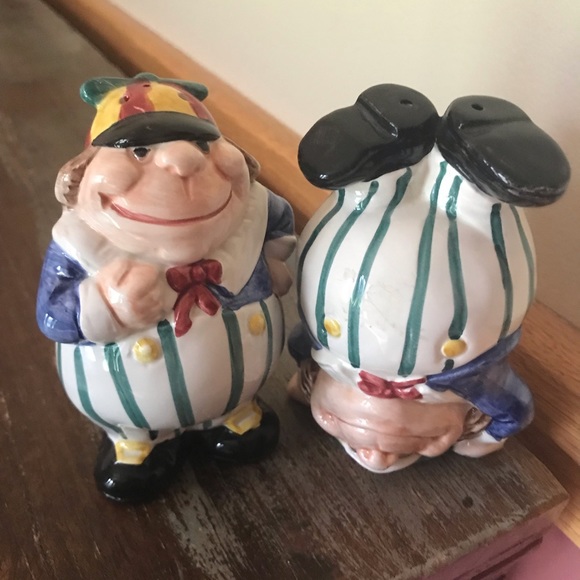 Vintage Tweedle Dee & Dum salt pepper shakers 1992 Alice in Wonderland - Picture 2 of 4